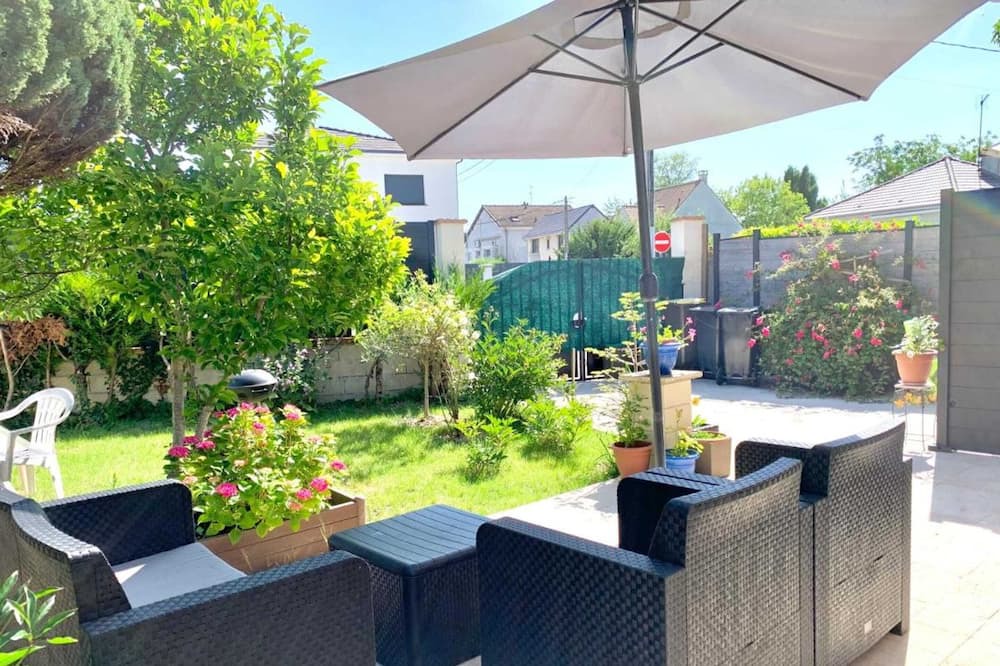 Pontault-Combault Apartment | Homerez - Nice apartement for 6 ppl. with terrace at Pontault-Combault