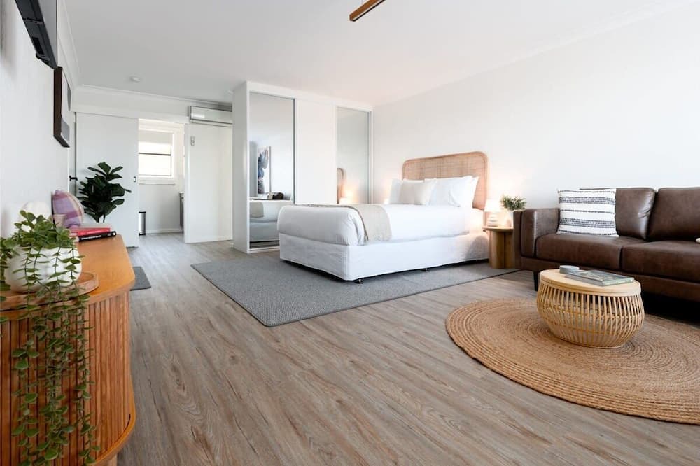 Riverside Apartment | Cute and Cosy Studio with Parking & WiFi