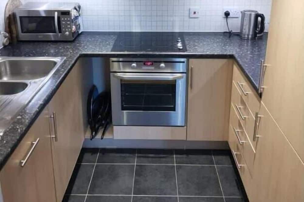 Thamesfield Apartment | Chic 2BR Riverside Retreat - Central and Serene
