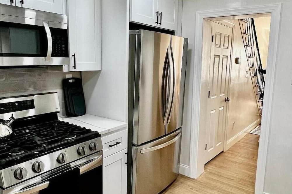 South Philadelphia House | Stylish & Spacious South Philly Gem
