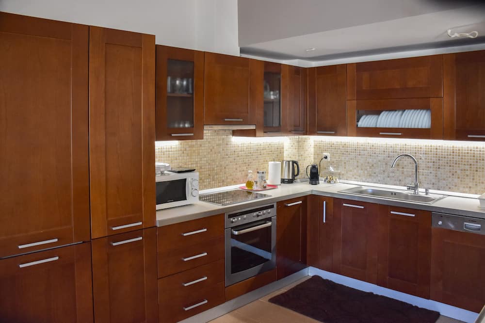 Gastouni Apartment | Kiki’s 3BD apt. with Citrus Garden & BBQ