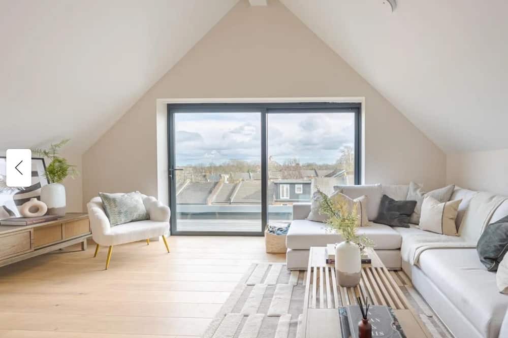Brixton Hill House | Modern Luxury: 3 Bed, 2 Bath Residence with Private Garden in Vibrant Kings Mews
