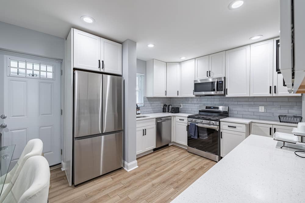 Fort Dupont House | Cozy Entire Updated 4BR 7 Beds Townhome in DC
