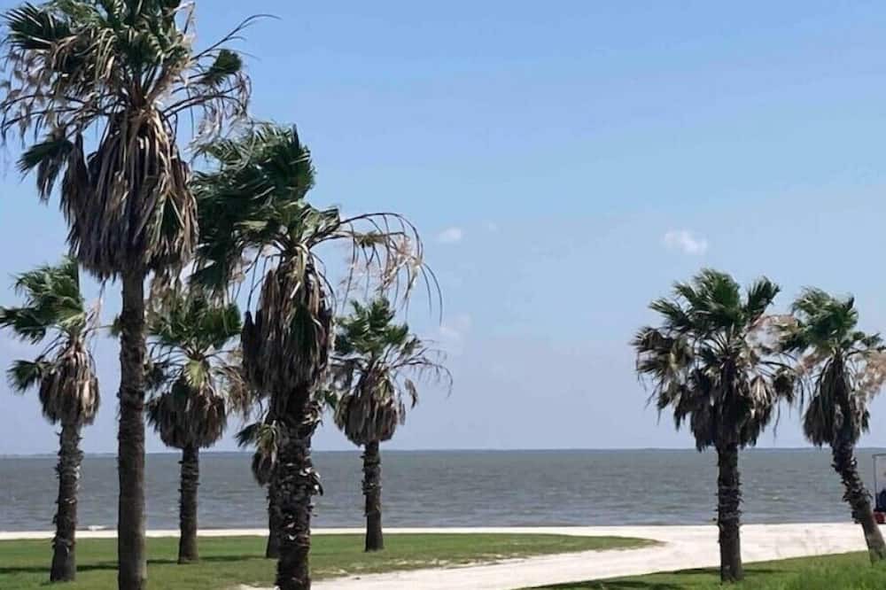 Port Lavaca Apartment | Sunset Haven: Your Seaside Escape