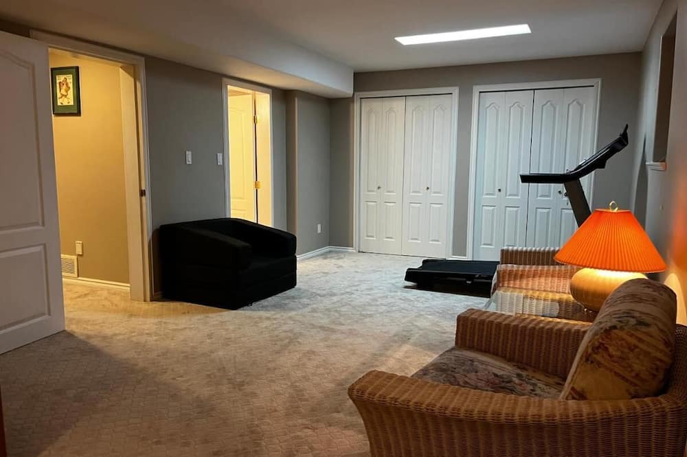 Surrey Villa | Guest-Villa at Golf Course