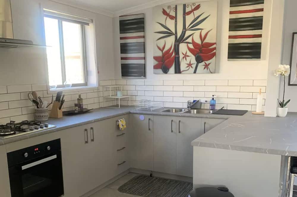 Sebastopol Apartment | The Little House