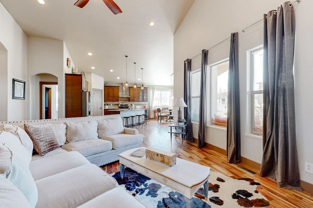 Montrose House | Spacious home with mountain views, modern comforts, & outdoor access
