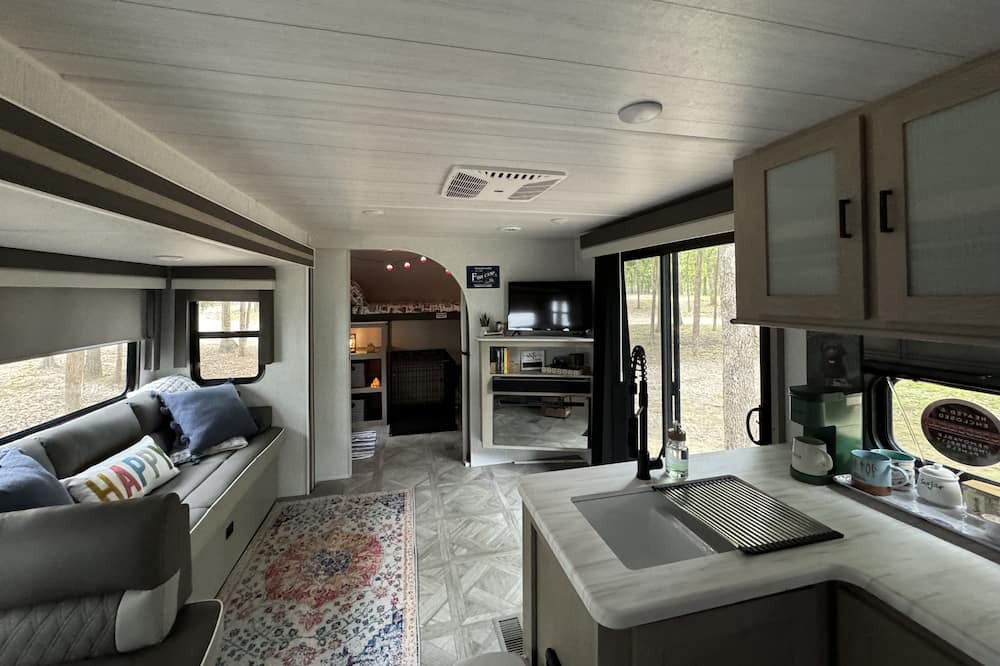 Alba RV Rental | Family and Pet-Friendly Camper Steps Away from Lake Fork!
