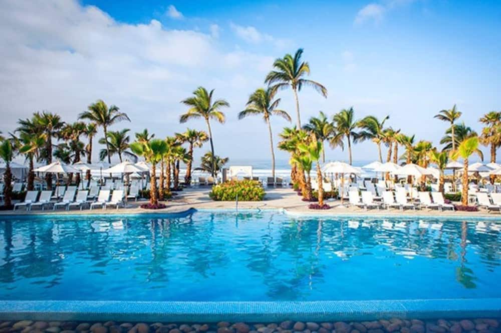 Playa Diamante Resort | Spacious 1-Bedroom Suite with Kitchen and Balcony