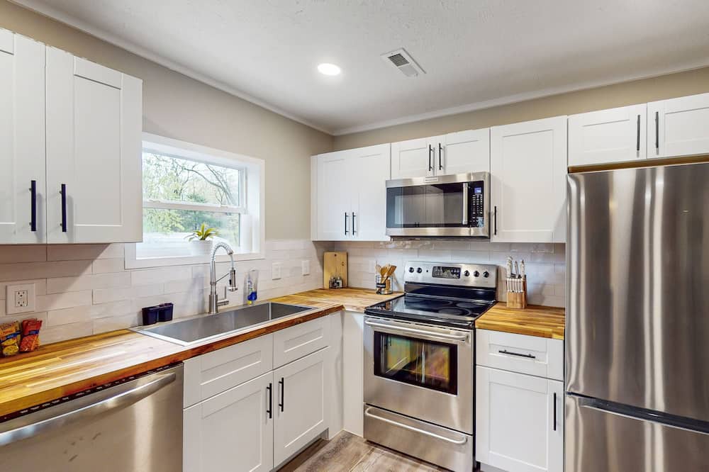 McKinney House | Dog-friendly home near downtown with grill, streaming, washer/dryer, small deck
