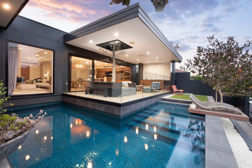 Broadbeach Waters Villa | Waterfront Home with Ultimate Privacy