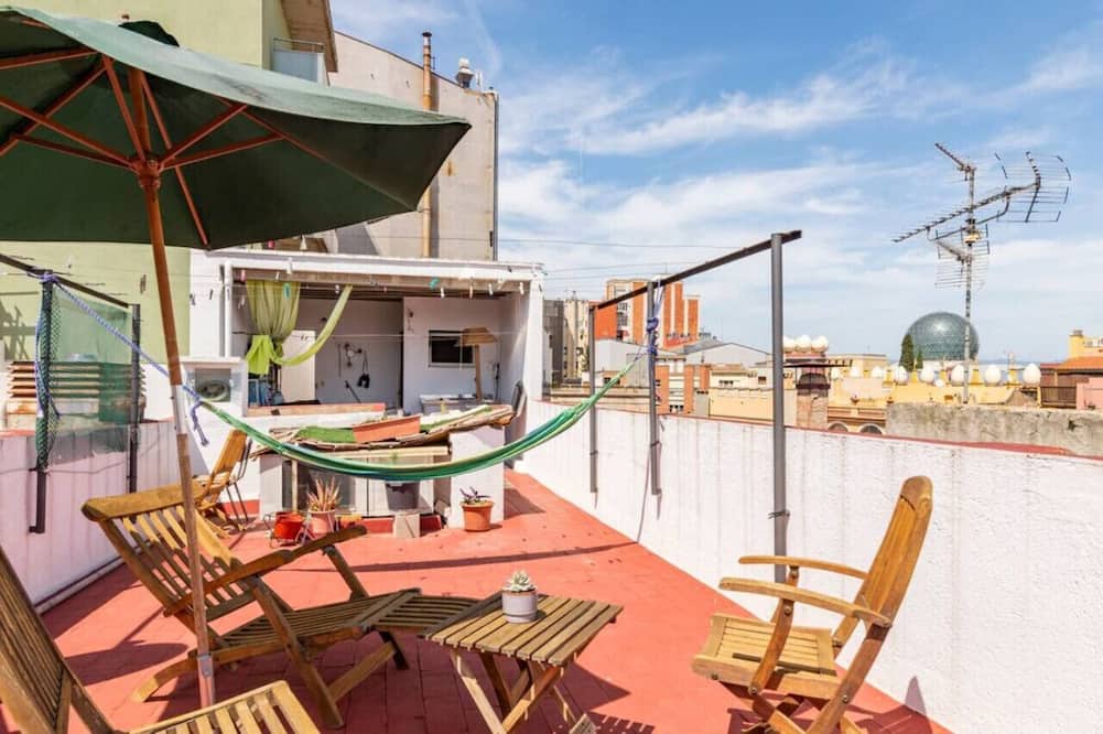 Figueres Apartment | Charming Vintage 2BR Catalan Duplex Figueres City