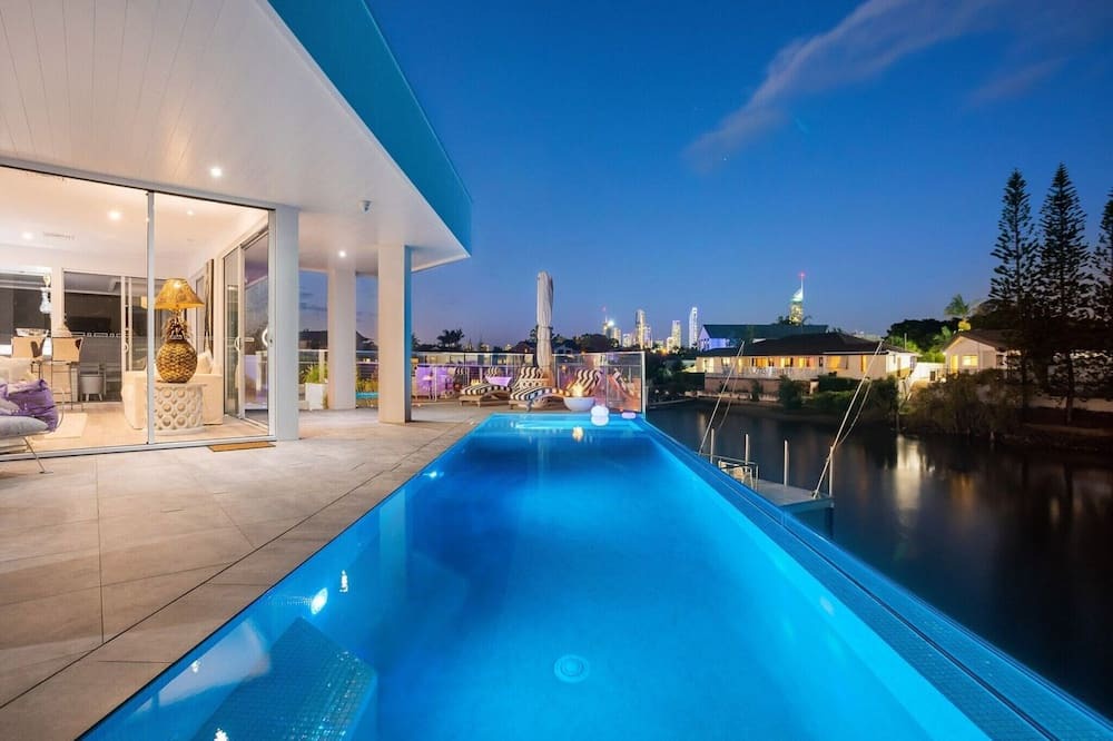 Sorrento House | Anchored on an exclusive point position
