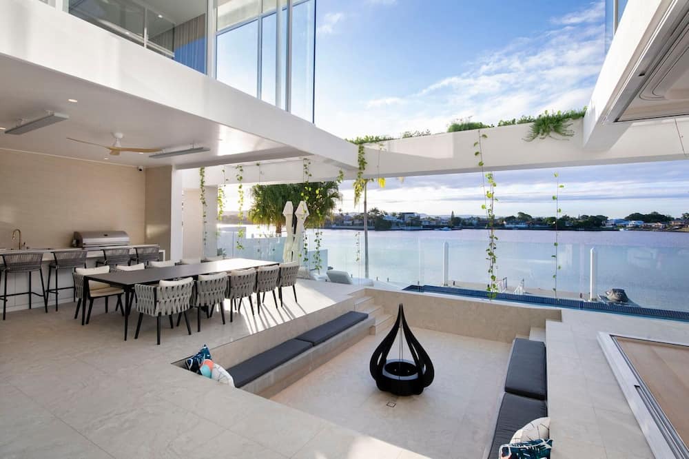 Mermaid Waters Villa | Architectural Masterpiece on Wide Water