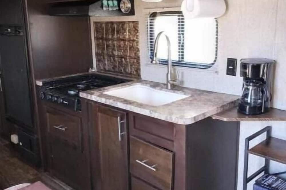 Newberry Springs House | Bookstore Trailer! Books and Cats!