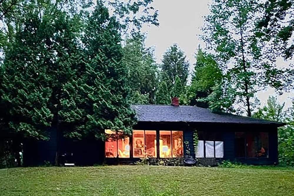 Portland House | Year Round Lake House