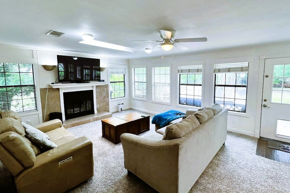 Farmers Branch House | Sunny & Spacious Perfectly Located Home in Lovely Farmers Branch