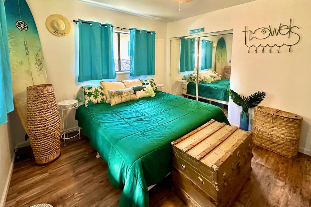 Kapolei House | Dog-friendly stay with kitchenette, washer/dryer, & fitness room access
