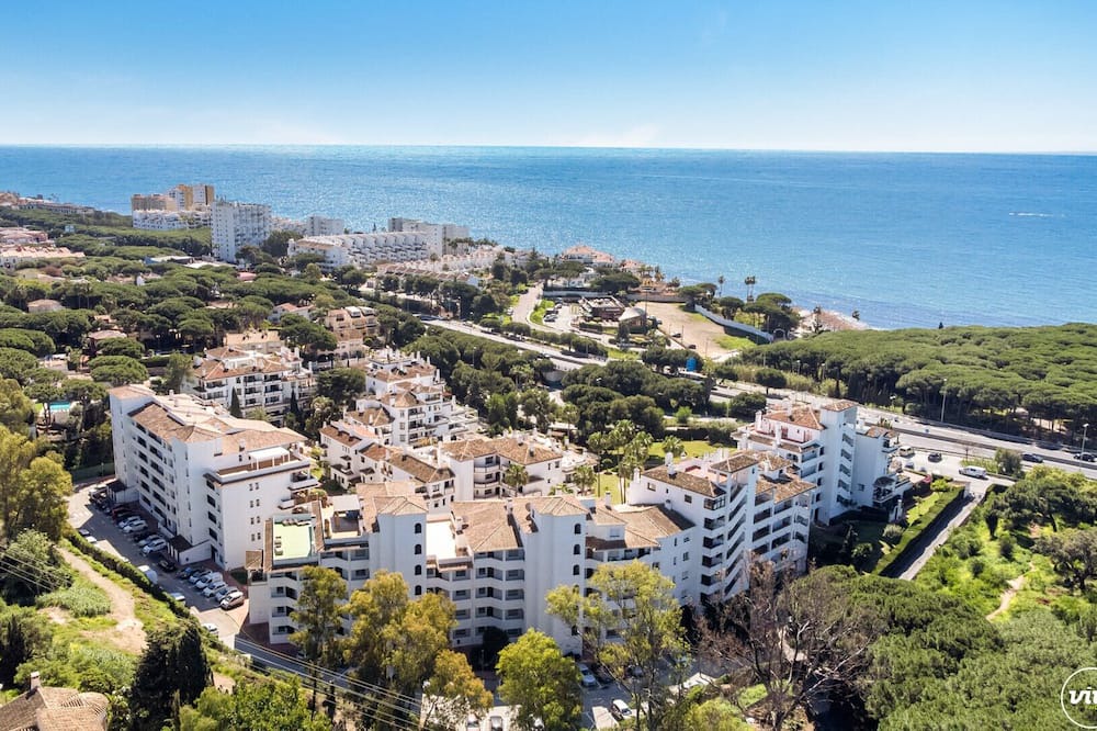Calahonda Apartment | Robina| Beach | Pool | Garden