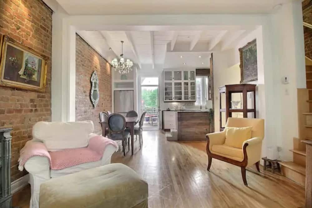 Little Burgundy House | 3 story victorian house with 2 private parkings