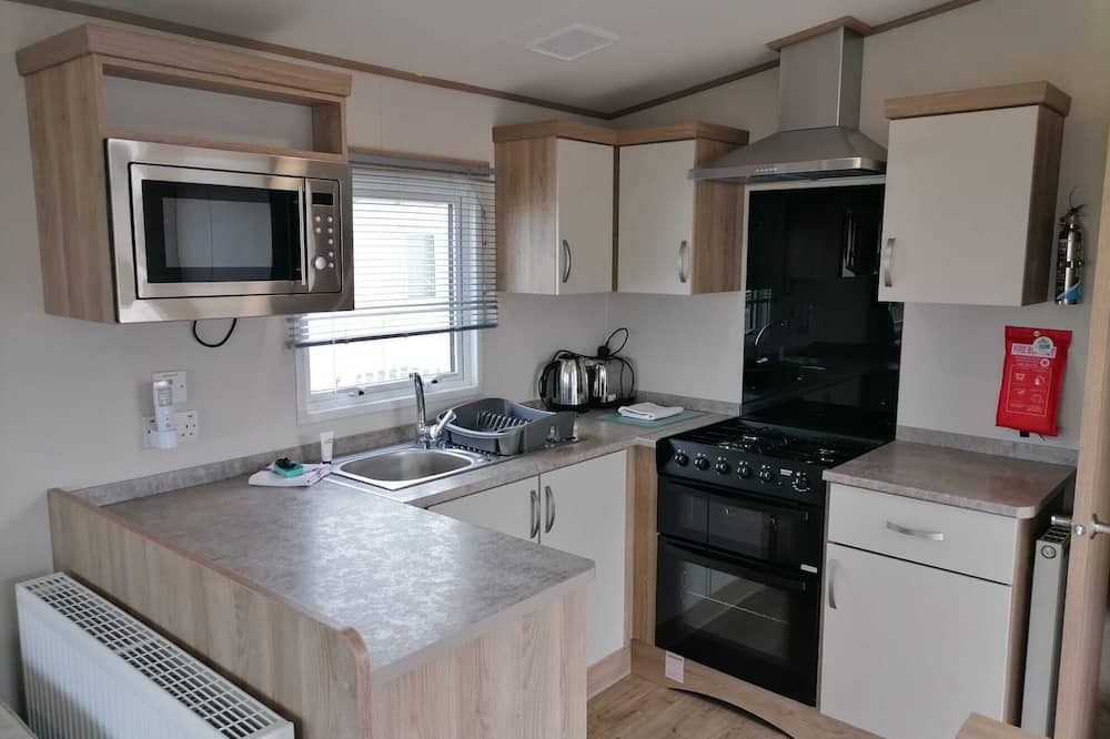 Dymchurch House | Ruby retreat - 2 bedroom with decking (D/F)