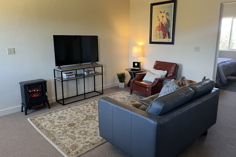 Mancos Apartment | Valle Verde Guesthouse in the heart of Mancos Valley. Pets Welcome!