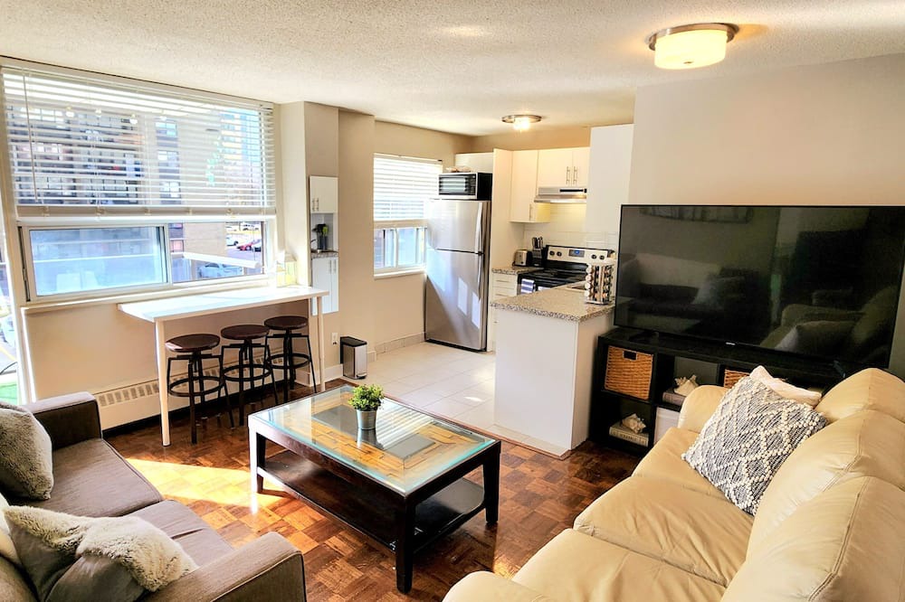 Old Toronto Apartment | Classy Industrial Venue ◈ Prime Location & Parking