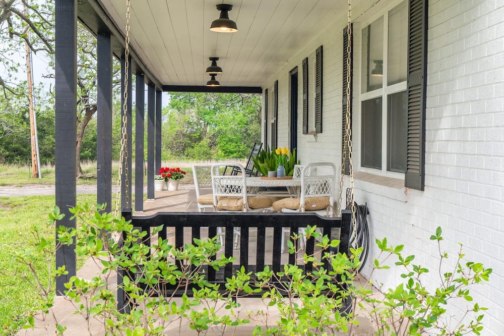 Greenville Cottage | Family Farmhouse Situated on 6 acres