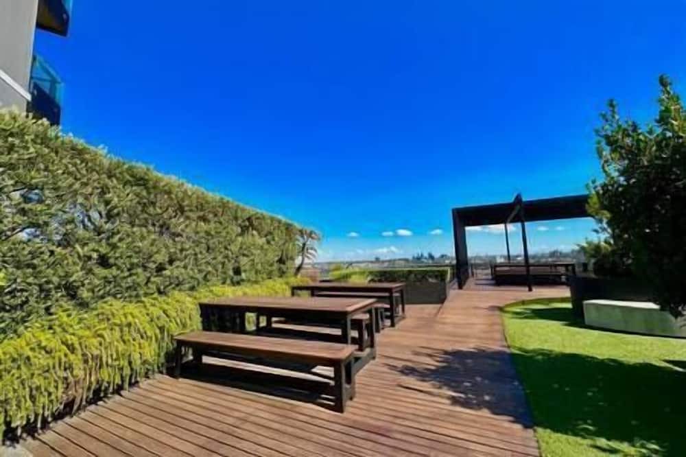West Melbourne Apartment | 2B1B Cozy near Train Station + Free Parking!