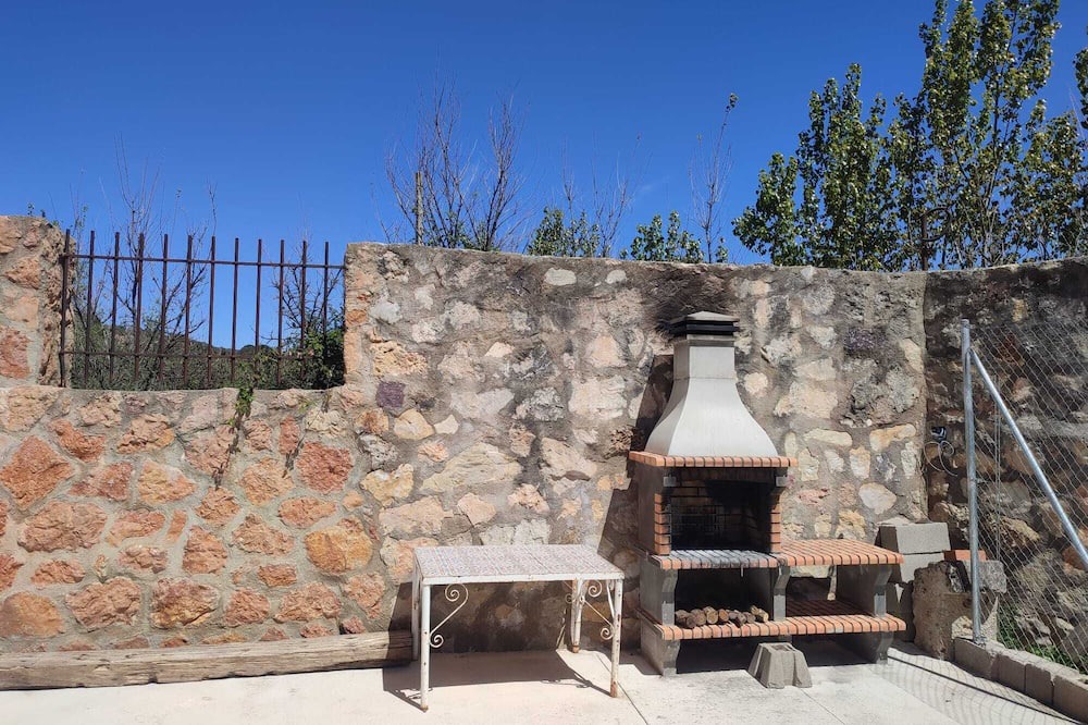 Cuenca Ski Chalet | Chalet con Barbacoa y Jacuzzi Para Disfrutar en Familia a 5 Minutos de Cuenca