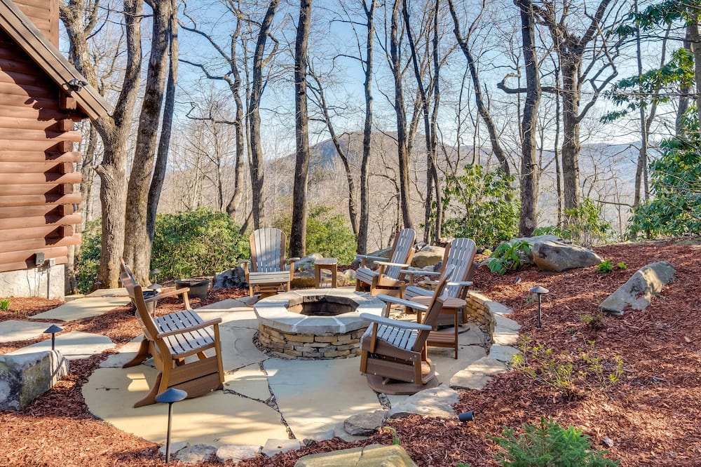 Burnsville Cabin | Burnsville Cabin - Deck, Fire Pit & Mountain Views