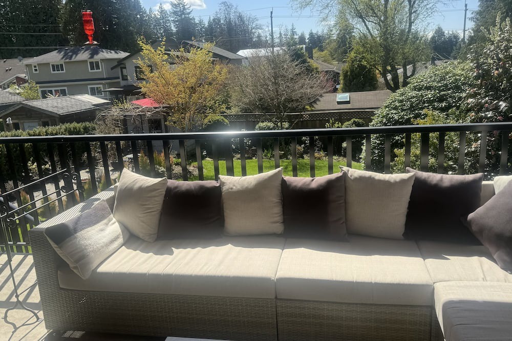 North Vancouver House | Private, gorgeous, spacious main house and gardens w/hot tub and dream deck