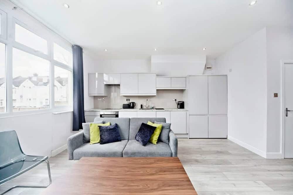 West Thornton Apartment | Chic 1BR Thornton Flat - Charm and City Access