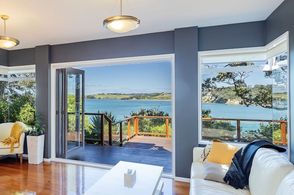 Arkles Bay House | Go to beach from your own track