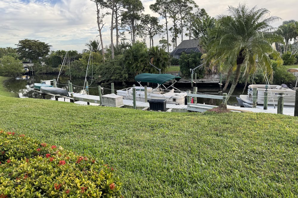 Riverbend Country Club Condo | Pet Friendly Waterfront Condo Close to Downtown Fort Myers/Convention Center!