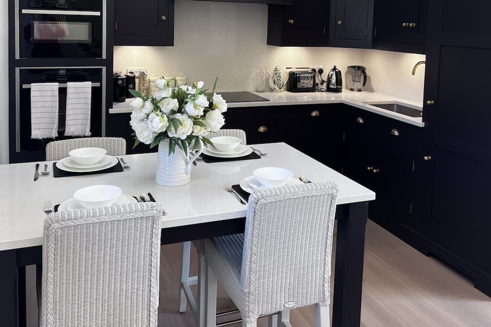 Aldingbourne House | Luxury two bed cottage not far from the festivities of Goodwood