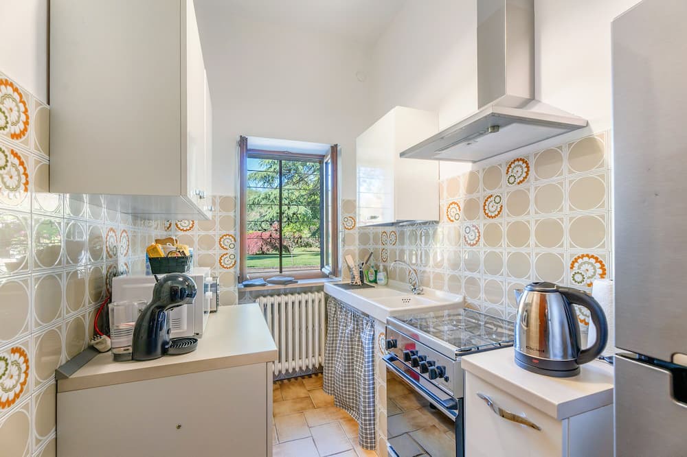Borgo Ticino House | Holiday Home 'La Casetta Di Gianni' with Private Terrace, Wi-Fi and Air Conditioning