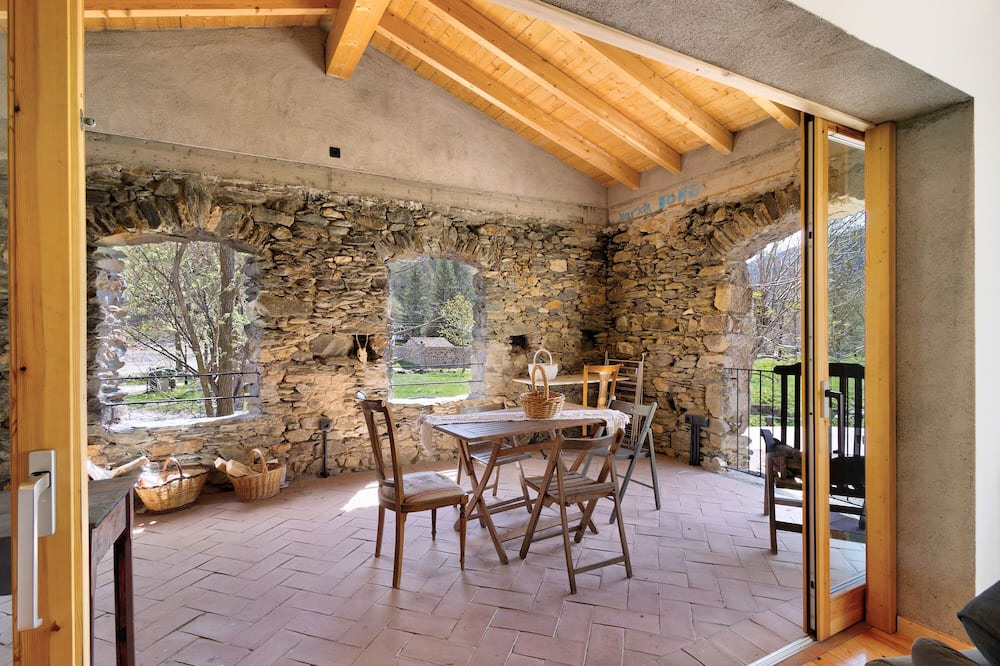 Llanars House | Holiday Home 'El Molí De Can Culí' with Mountain View, Private Terrace and Wi-Fi