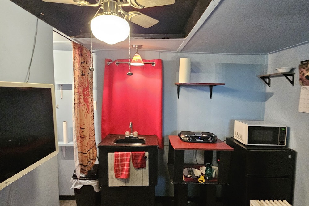 Bucks Apartment | TinyHome for One in a Quiet, Rural Setting near Mobile and Atmore
