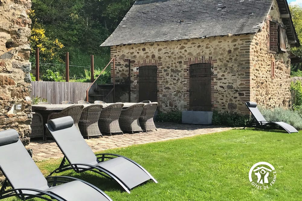 Entrammes Cottage | Gite Entrammes, 5 bedrooms, 10 persons