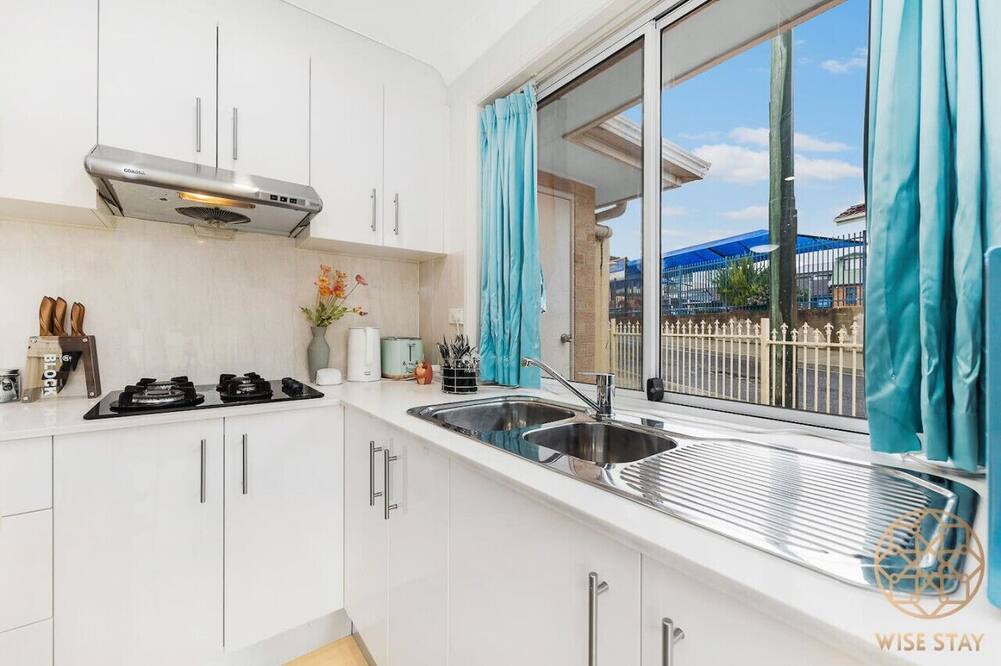 Hurstville House | Hurstville 2Br Granny flat near Shopping & Train