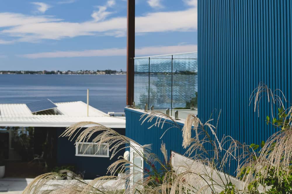Lake Macquarie City Council Cottage | Welcome to Blue Bungalow, a 2 bedroom cottage with waterfront access.