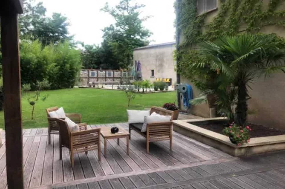 Gaillac Villa | Homerez - Villa for 6 ppl. with swimming-pool, garden and terrace at Gaillac