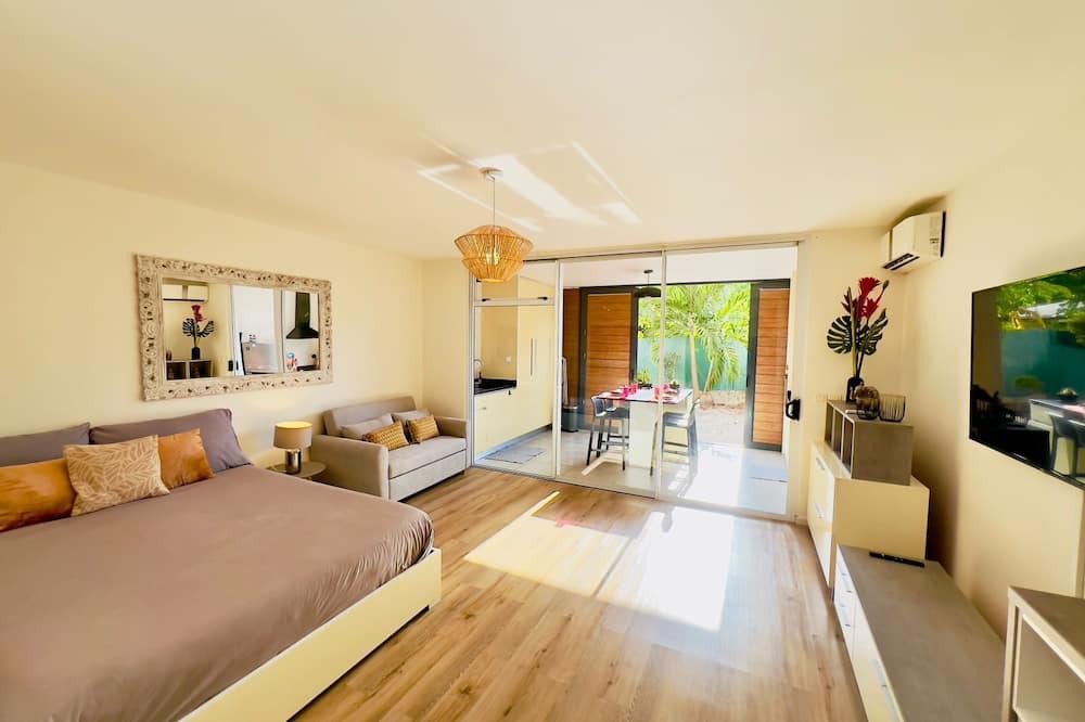 Tahiti Apartment | Cozy apartment steps away from the beach, supermarket, and bakery.