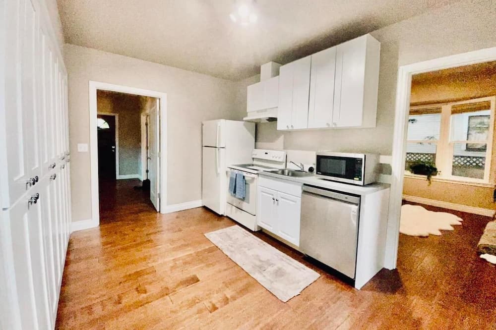 University District House | Welcome to our charming home, centrally located in the heart of the University of Washington area