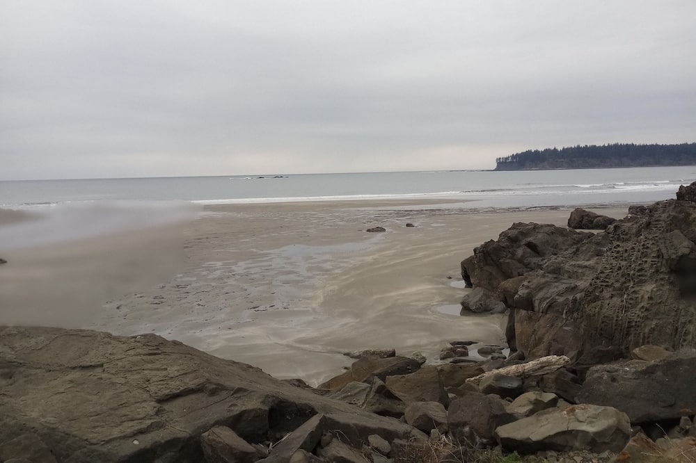 Neah Bay House | Comfortable 3 bed house in Neah Bay, WA. Close to local attractions & amenities!