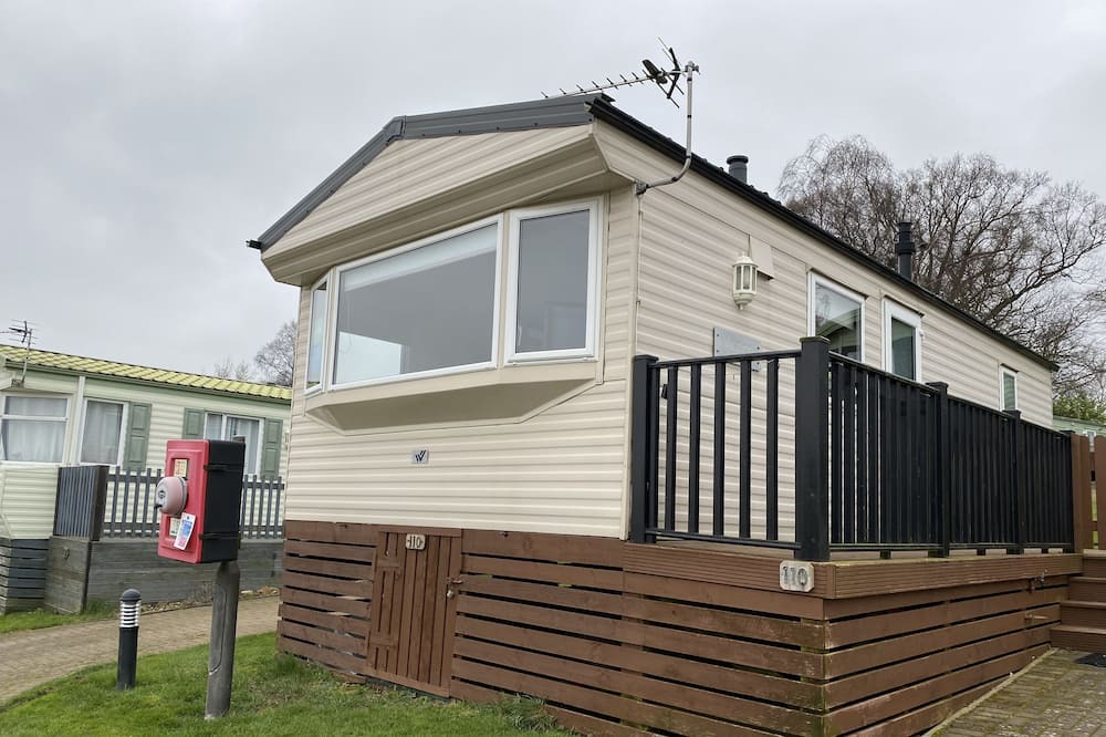 Leven Cabin | Beautiful 2-Bed Caravan situated near Leven, Fife