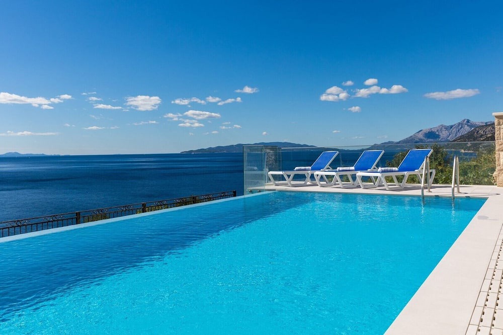 Potomje Villa | Villa di Goya heated infinity pool, beachfront, quiet area, outdoor kitchen, bbq