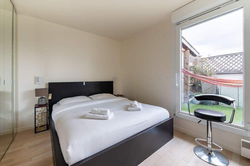 Gare Apartment | Tranquil 3BD Flat w/ Chic Patio—BNF/Olympiades