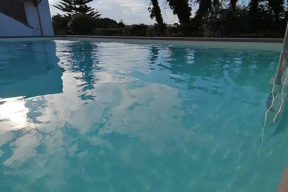 Uggiano la Chiesa Villa | VILLA DE LE ROSE, with salt water swimming pooln5 minutes from Otranto